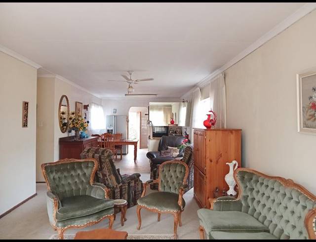 3 BEDROOM TOWNHOUSE FOR SALE IN CULEMBORG PARK